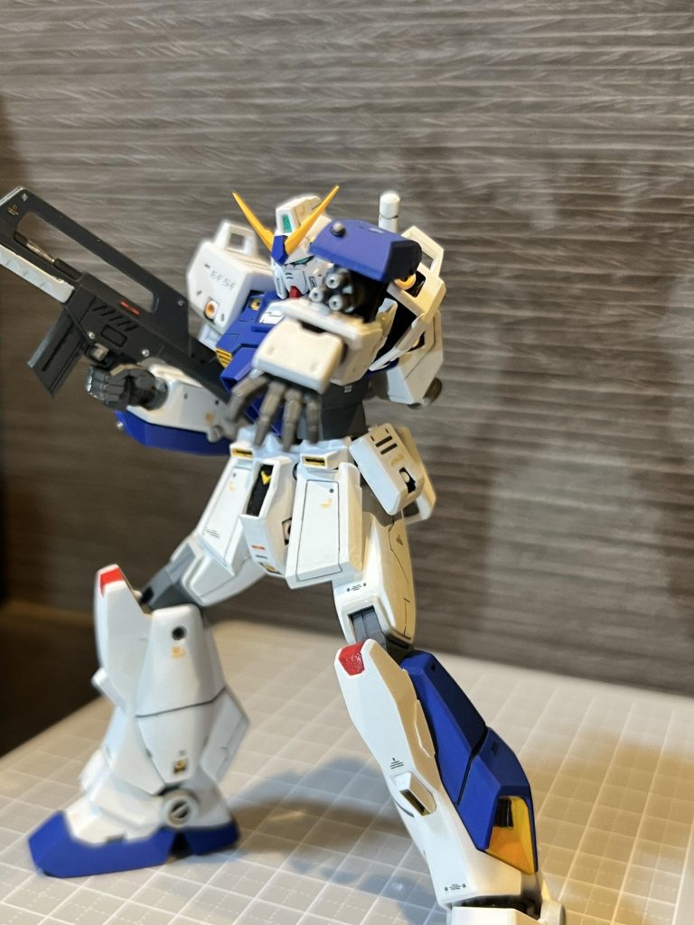 ライフルも塗り分け。アレックスはシールドが無い方がいいかなー。
