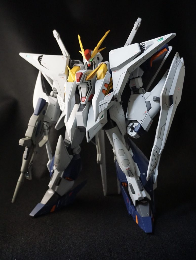 1/144としてはかなり大きめのキットです。劇中のイメージ通りで素晴らしい出来ですがHGUCなので色が足らない箇所も多いのでそこは大変でした。あと目立つ肉抜き穴も・・・