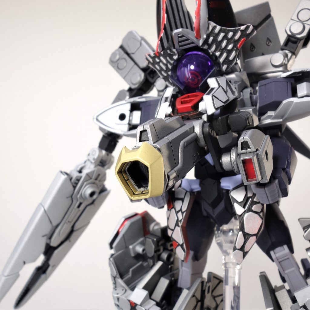 ネオマキシマ砲両肩から展開してくる砲身から撃ち出す、割と引く威力の主砲。砲身を両腕で保持する必要があるので、発射時は棒立ちになるという熱い原作再現。というわけで、最後までご覧いただきありがとうございました!