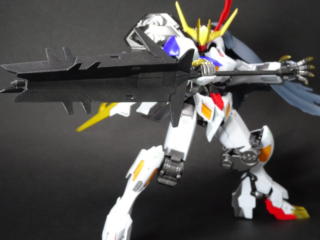 ルプスレクスの特徴の1つである巨大メイスは、一層の重量感を演出するため、鋳造表現的塗装「マテバ塗り」で仕上げました。