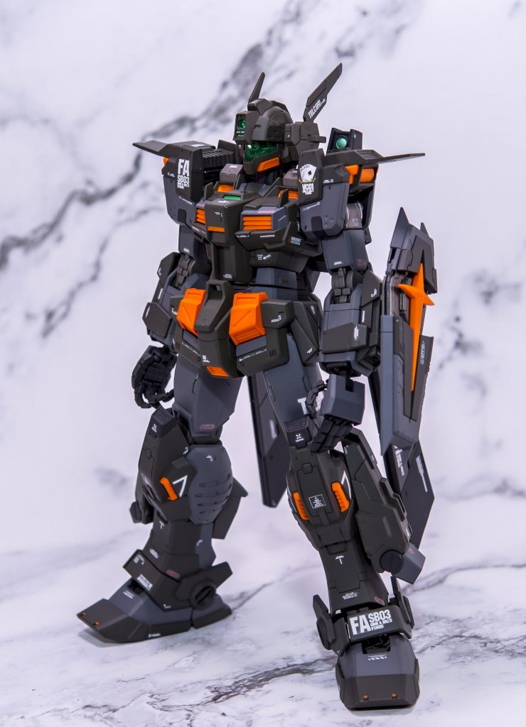 シールドはRGインパルスガンダム軽装備，スカウト偵查型の感じ