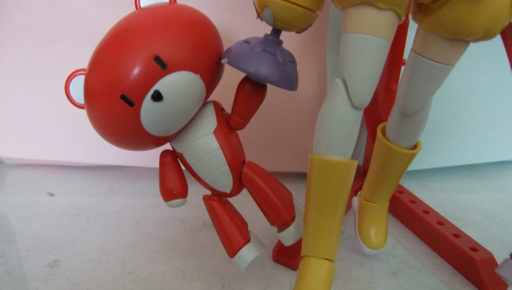 どうやらプチッガイ’sは手が届かなかったので付属のベアッガイの手パーツで延長させた模様w・・・引きずられてるようにみえるけどキノセイダ!
