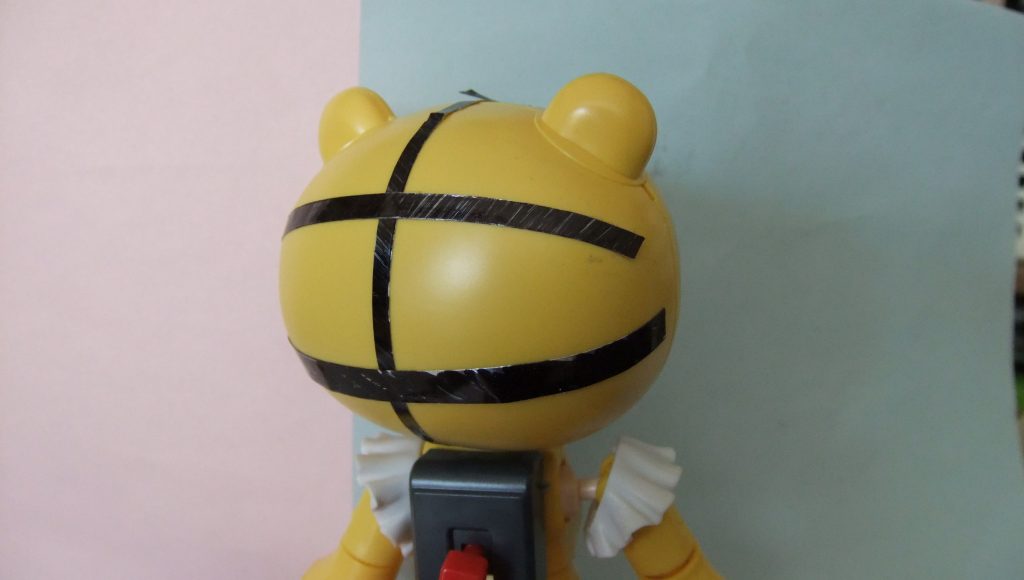他者様の作例を見て「トラに塗りたい!」と言い出したので後で戻せるように余ったホイルシールを黒く塗らせてカットしてトラ模様にしました。