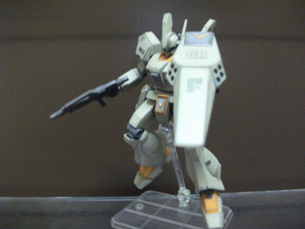 某ゲームではシールドからミサイルのような物を打っていたので、そのイメージで。