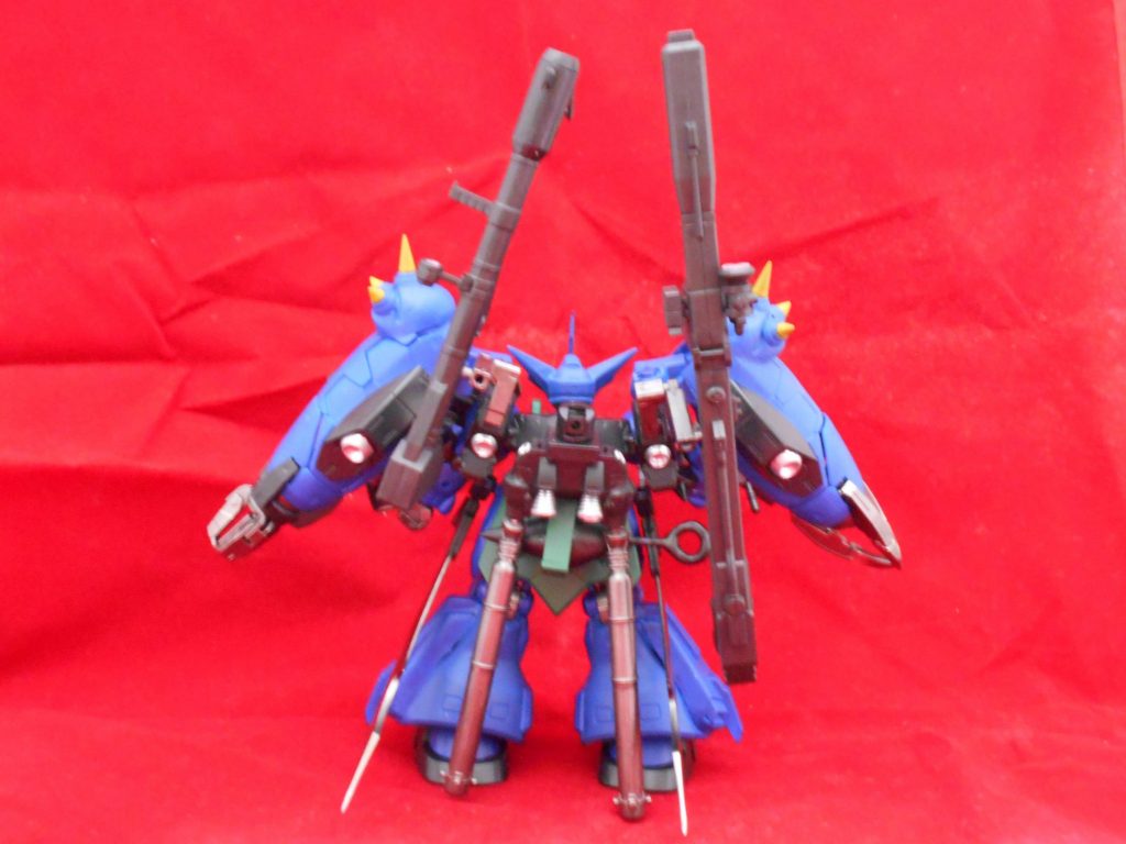 カラーリングは、ゲルググの方は専用のリック・ドムのようですが、カラーページではなかったので、ゲルググを元に、トライエイジのサイサリスを参考に塗装しました。