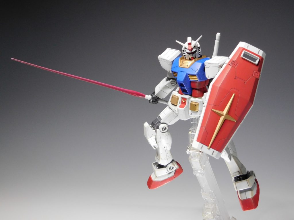 ビームサーベルのエフェクトは他のMSから持ってきたものです。塗装はクレオスのガンダムカラー、タミヤのウェザリングマスターを使ってます。