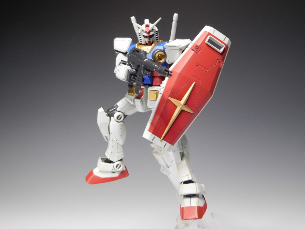 このスターターキットvol.2版のガンダムは最初から細かくモールドが入っており、私は塗装しましたがスミ入れをするだけでもカッコよく仕上がります。