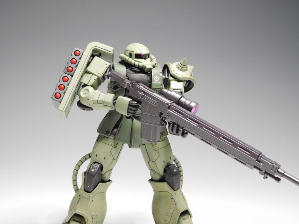 ザクの全長より大きいMS用対艦ライフル塗装はクレオスのガンダムカラーを使用しています。