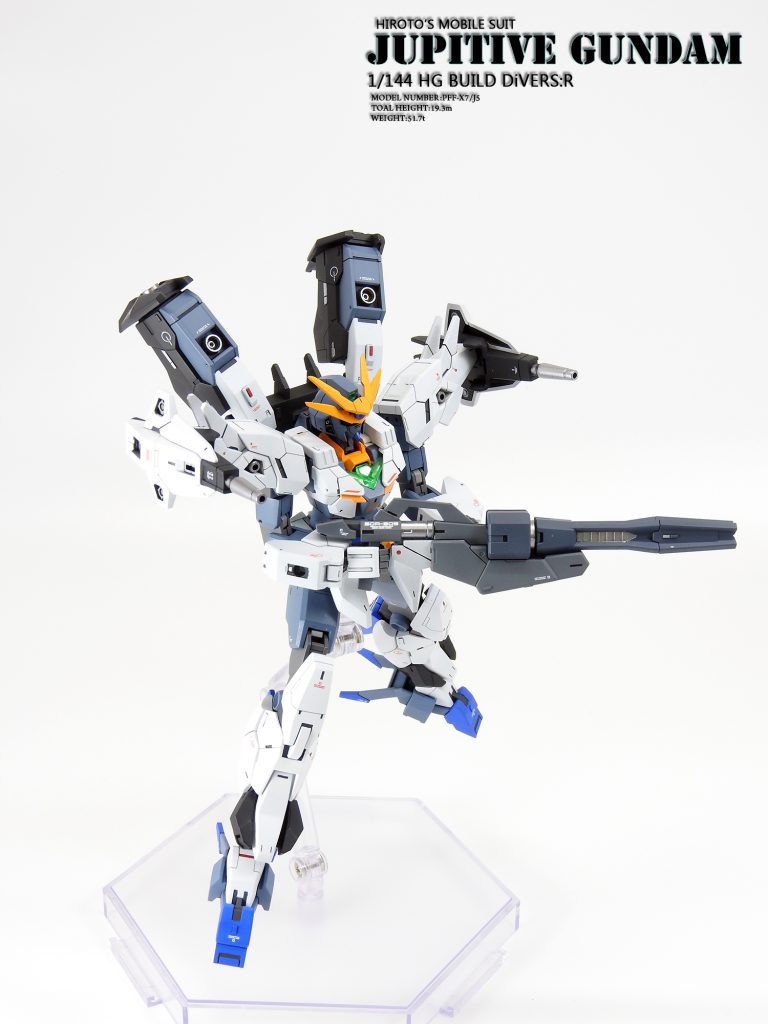 アーマーはホワイトで、コアガンダムはミディアムブルー系で塗装。アクセントに橙黄色を配置。イメージはFAZZそのまま。