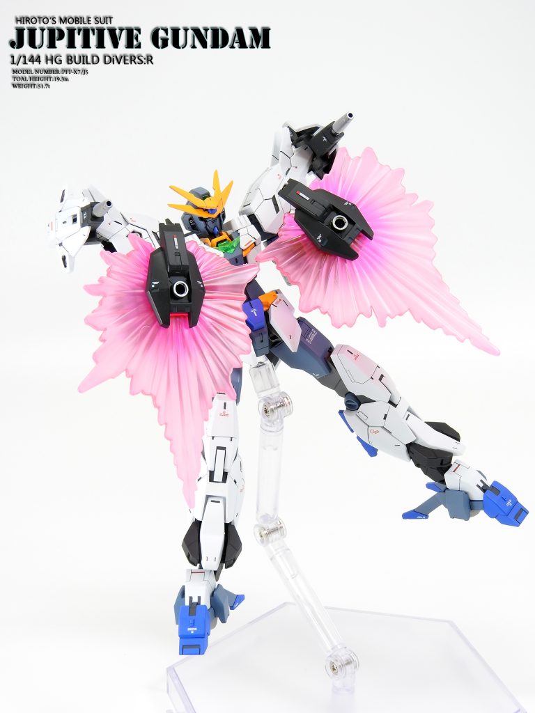 ビームシールドの塗装は全体を蛍光ピンクで行い、基部を濃い目に、先端はホワイトを混ぜてグラデーション。