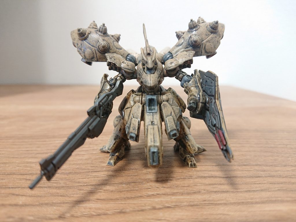 正面から。下半身のバーニア？のところのグレーはどうでしょう？浮いてないかな？