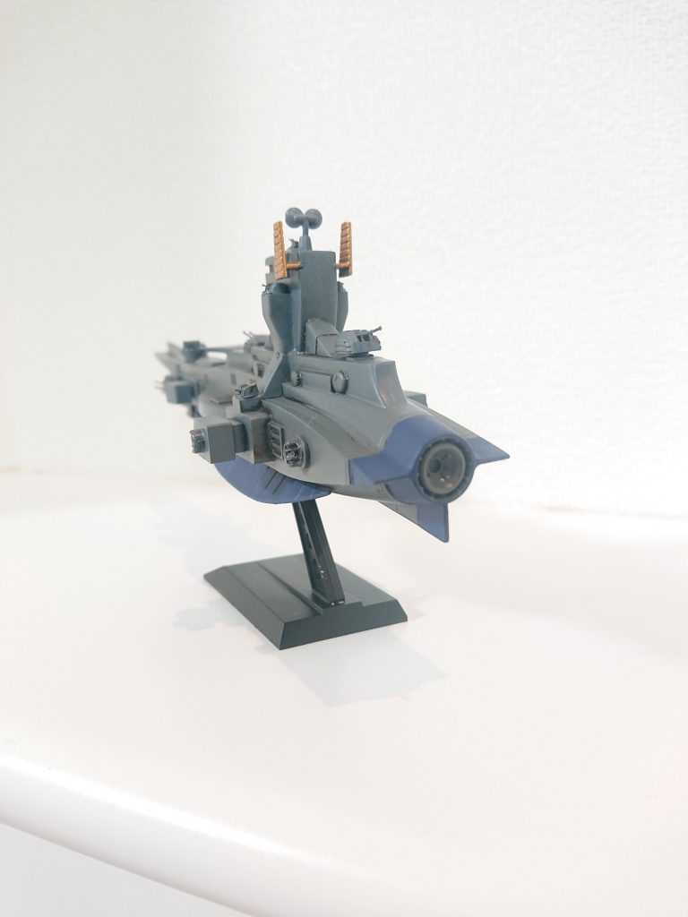 バックショット。色はベースは軍艦色で排熱フィンとエンジンの部分は濃いめの青で塗装。なんかセンチネルっぽいカラーになりました。