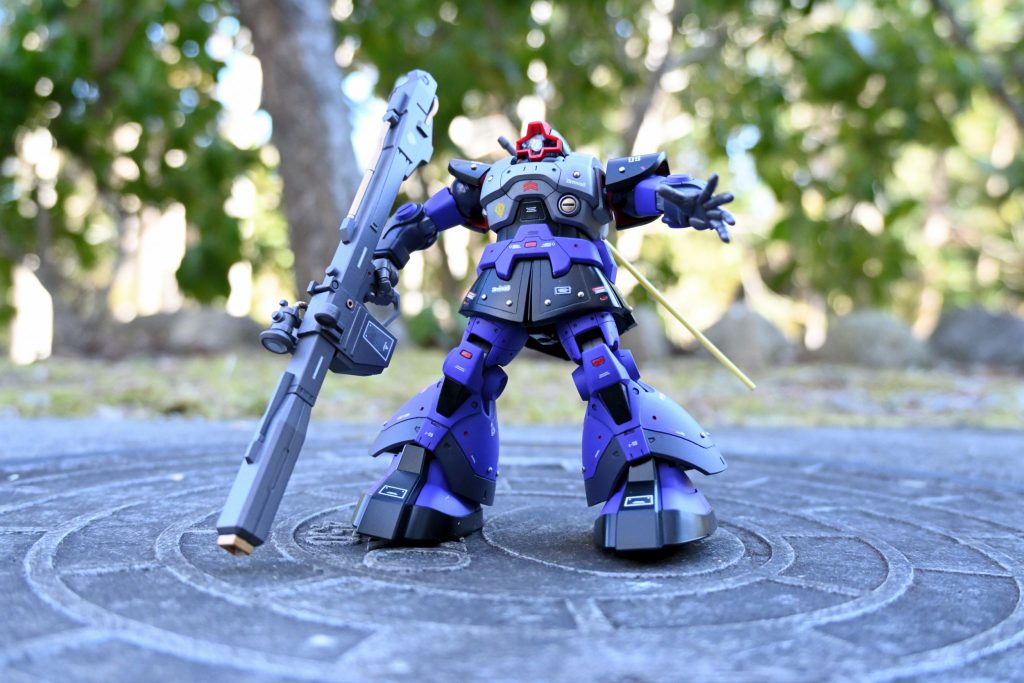 クレオスのラッカーのパープル塗料をそのまんま使いました。青寄りの紫ですね。