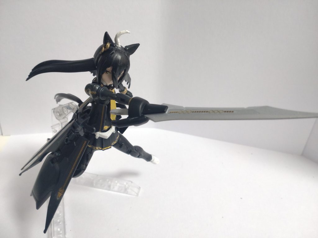 武器はヒートソードと...