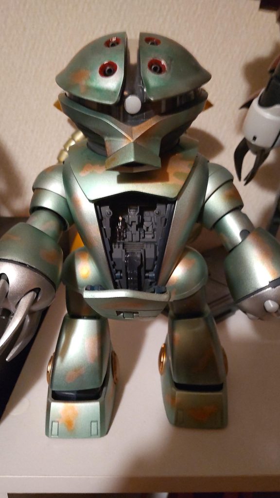 MGのアッガイさん。ちゃんと赤鼻さんもいます。