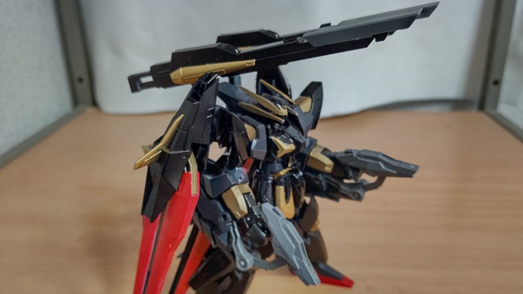 バックパックに備えられた２門のロングレンジビームキャノンサテキャに見える？((‘д’ｏ≡ｏ’д’))