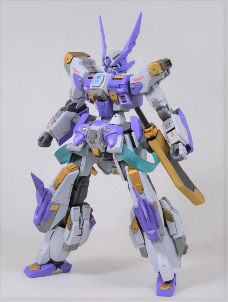 本体はこのような感じです。基本的にはシェヘラザードのパーツを組み替えて、少しディテールや追加パーツを加えたものになります。昔のアラビア系の服をイメージして、足回りをだぶっとしたズボンのような雰囲気になるよう工夫してみました。