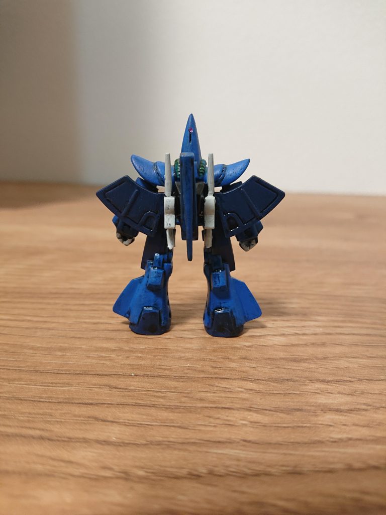 背面。キット自体は結構しっかり出来ています。   