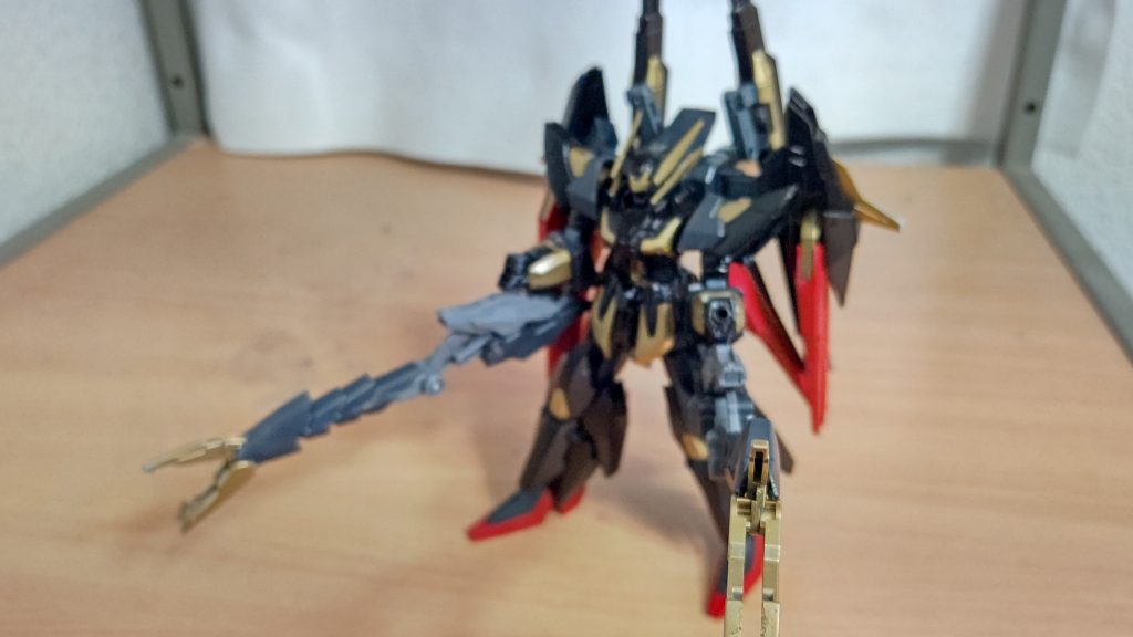 可変機能を用いてビームガンとクローアームを使い分け近距離～中距離の敵を牽制