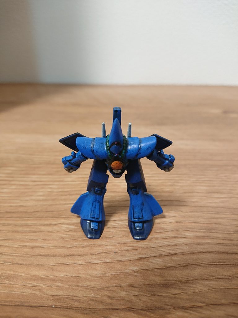 肩のモノアイレールは省略されています。やはりハンブラビはこの角度が１番好き。この１番上のモノアイがメインだと思っています。