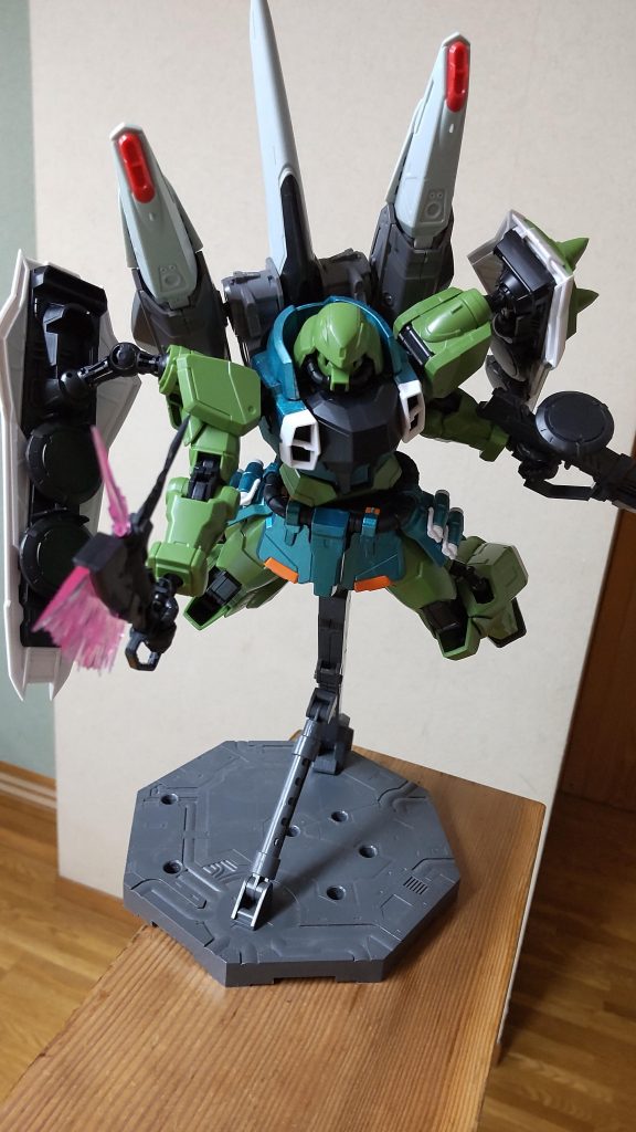 ビームホマトークシールドに収納されているらしい。