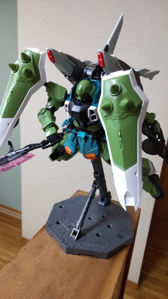 対ビームシールドザクウォーリアのものと動型。両肩に装備。