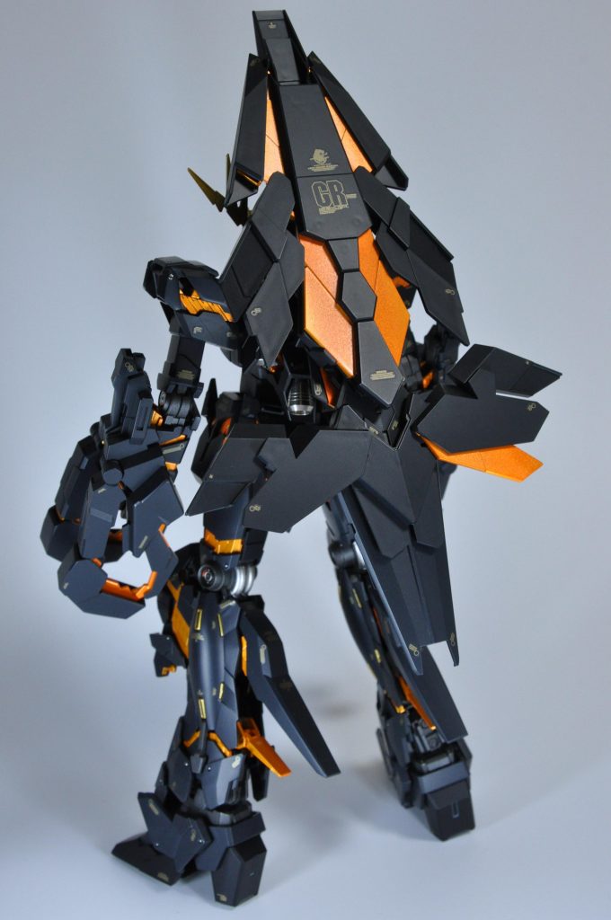 背面バックパックにアームドアーマーDEを背負えるように多少加工しました