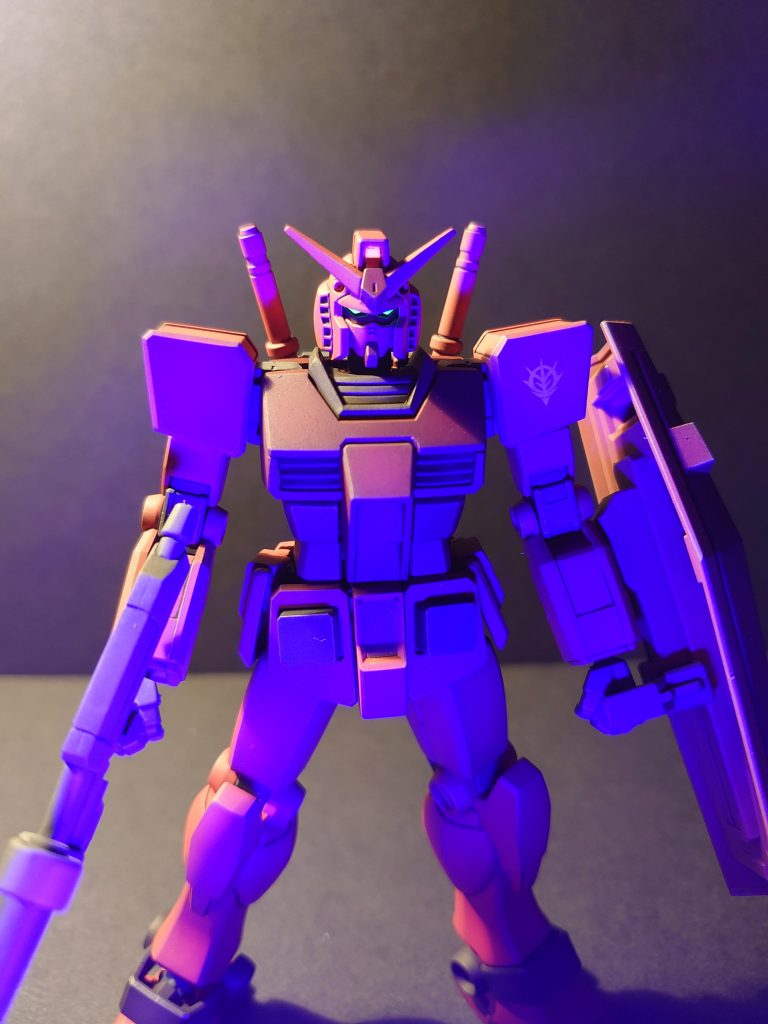 ツインアイと頭部前後センサーは蛍光塗料を使用しました