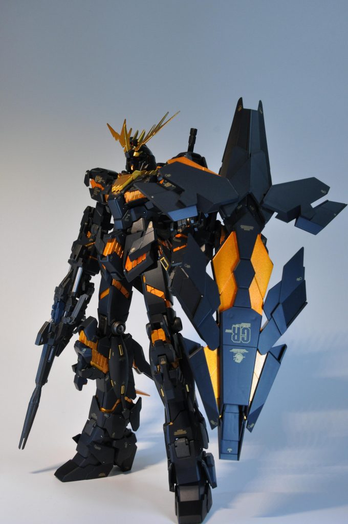 余剰パーツのシールドにアームドアーマーDEを取り付け余剰パーツの腕パーツに差し替えて通常のデストロイモードへビームマグナムはMGユニコーンから拝借