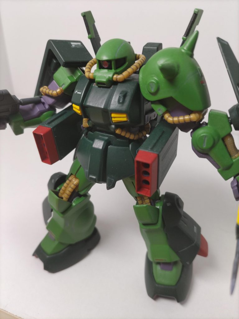 本体と武器全ては、シタデルの筆塗りです、まだ要領が分からず、ムラだらけになりました。ウェザリングしてもいいかもしれません。