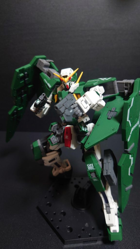 可動範囲はかなり広くて色んなポージングできますがシールドの可動に難点があり改造する人はここを一番改造すると思います。