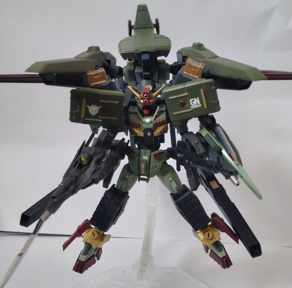 Vコマンドガンダムをイメージした形態です。ライザー形態が機動力ならこちらは火力重視の形態です。