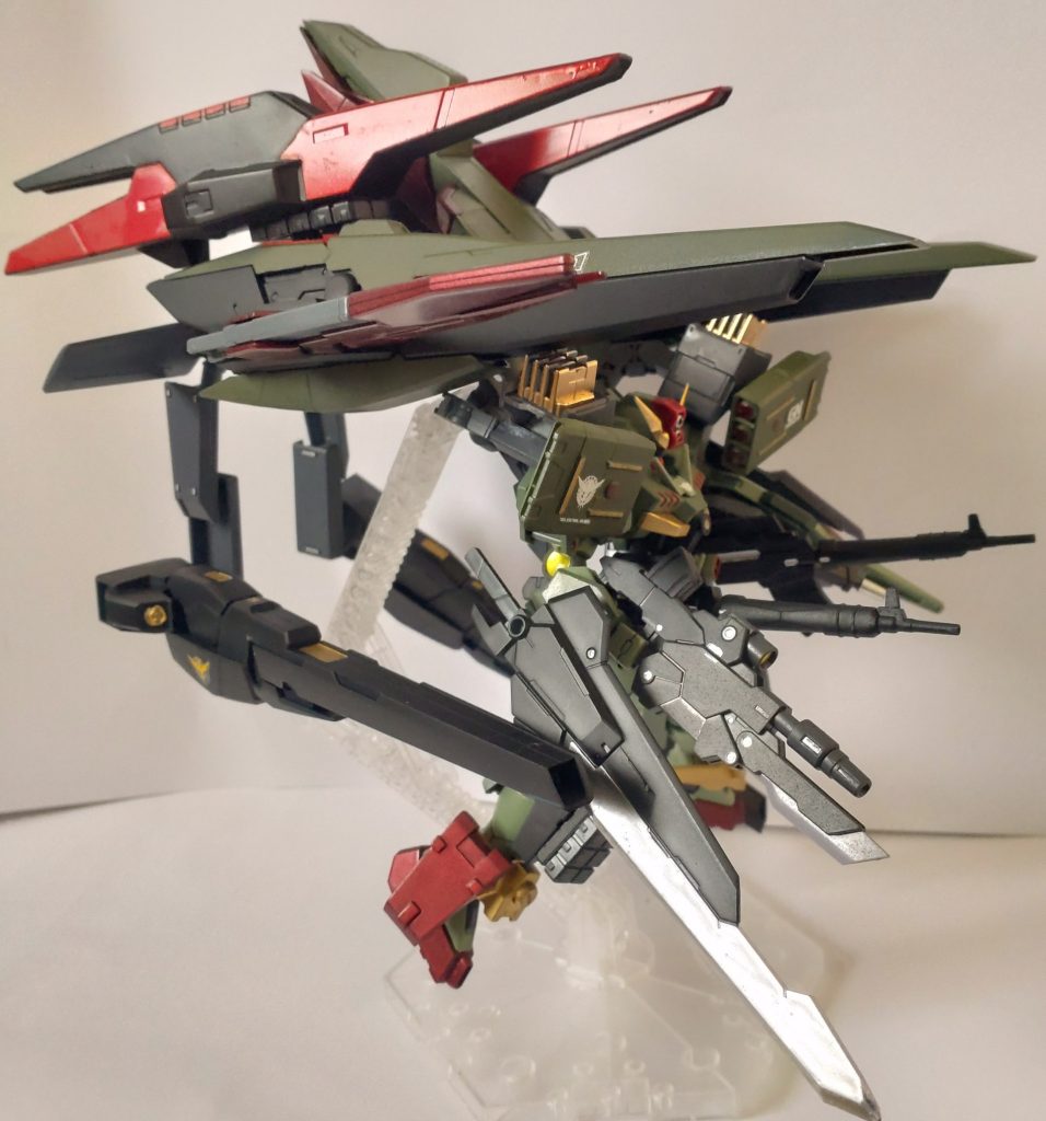 側面です。追加武装は全部ダブルオーの作品から持ってきています。