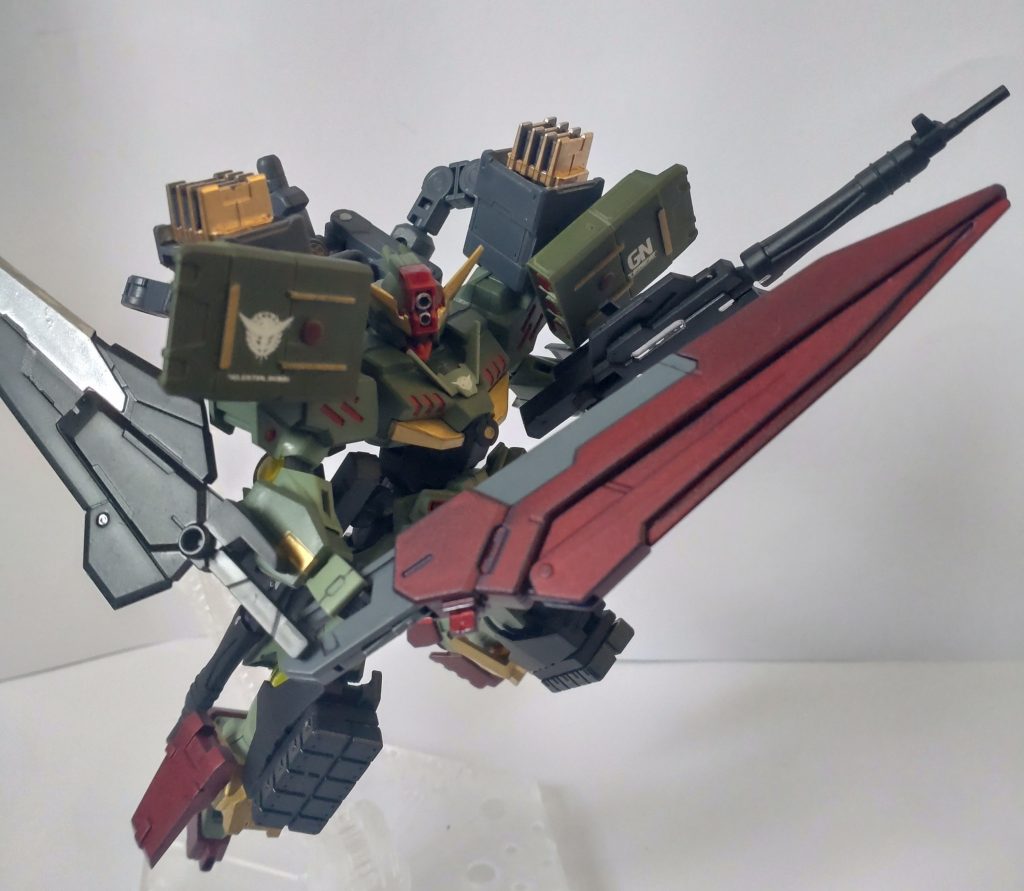 腰のライフルや、支援機のライフルも手持ち出来ます。