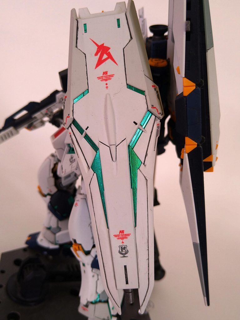 シールドもメタリックグリーンに塗り分けしました。
