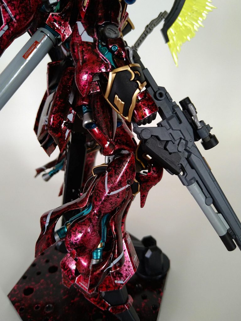 内装のシルバー部分はサイコフレームをイメージして青竹色で塗装しました。ありがとうございました。