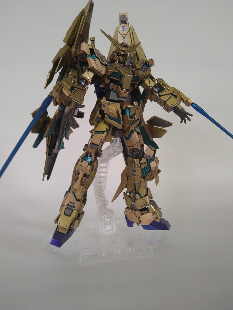 このフェネクスは光沢トップコートで仕上げました。神々しいです。