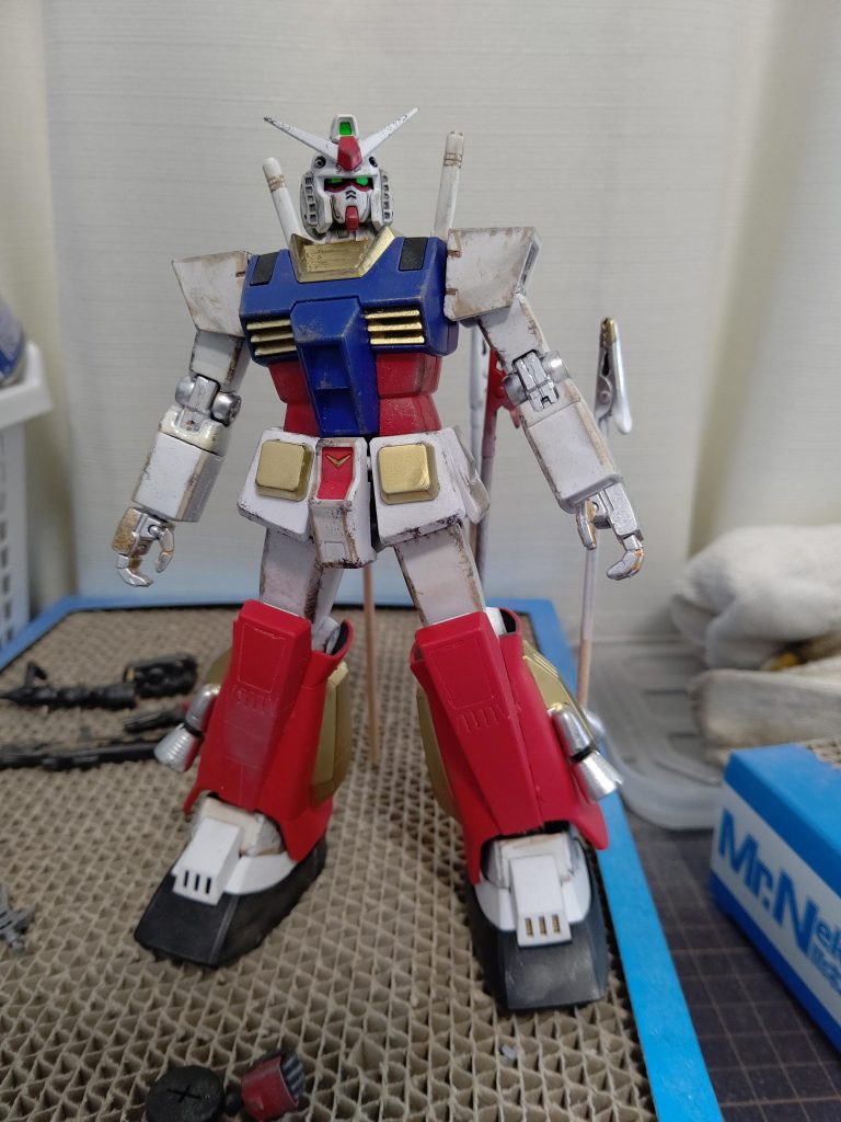 組立中、これ中身はver.1のガンダムなんですかね?前に作ったver.2とは大分違う。