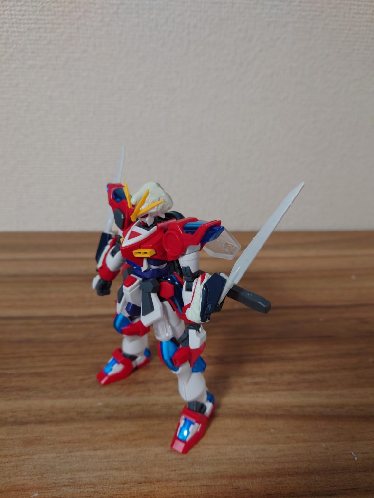 塗装前の状態です。ほぼカミキバーニングガンダムですね!無色透明なところはレジンです!