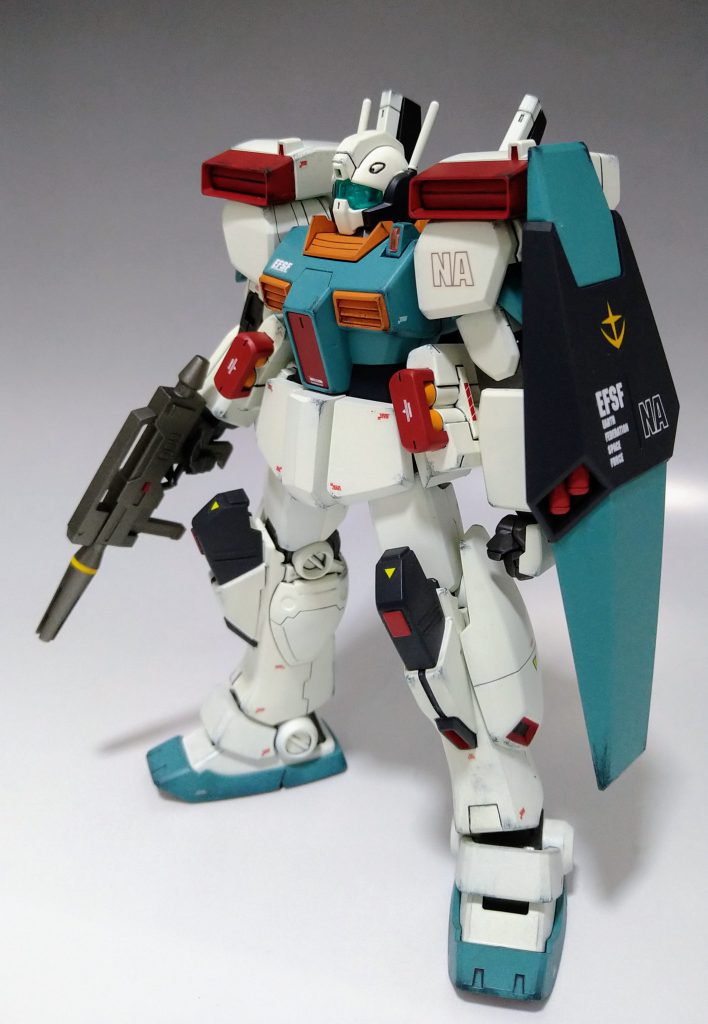 若干ですが汚しています。スラスターの塗分けはエナメル塗料で行いました。デカールはDXを使用しました。