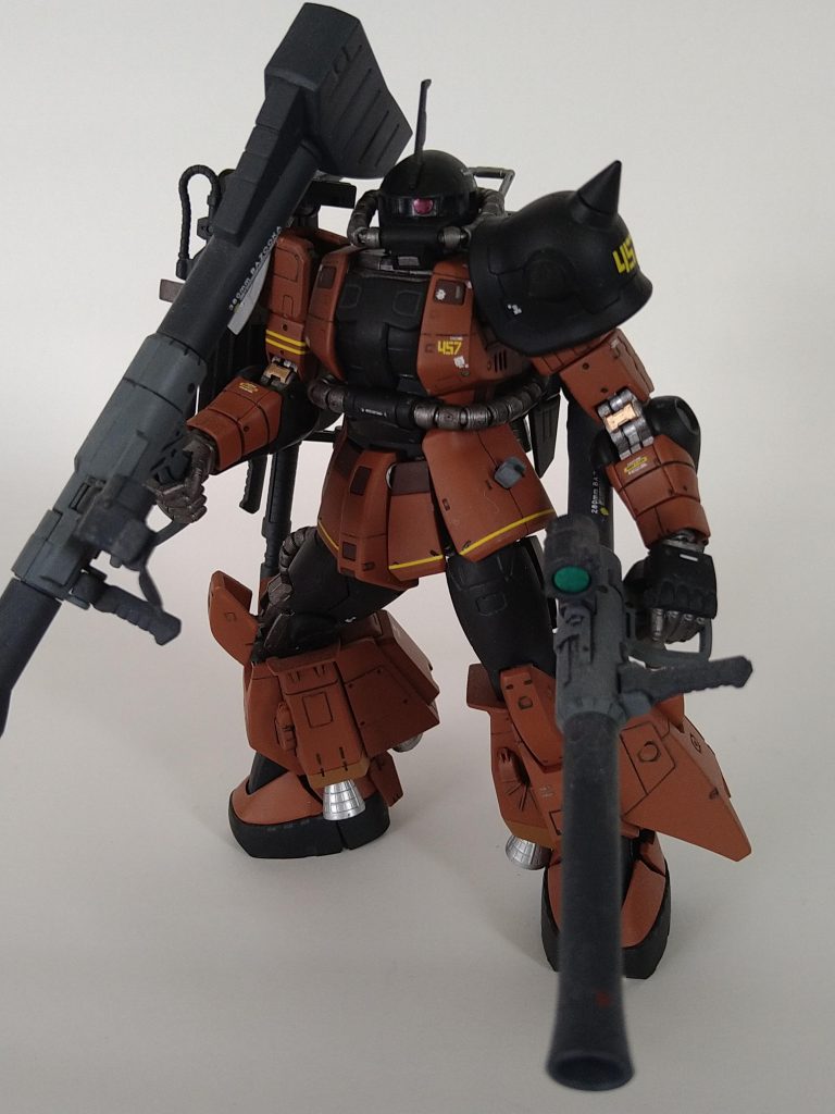 説明書の配色より少し濃いめに塗装しました。ブラウン３色で塗り分けしました。ブラックとブラウンのカラーリング渋いです。