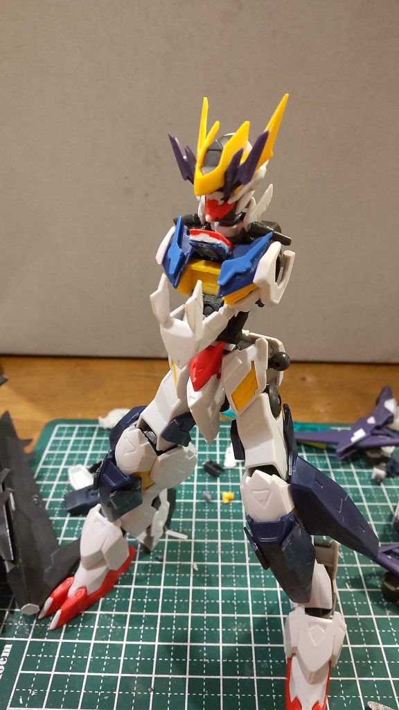 コックピットの開閉化上は真鍮線、下はボールジョイントです