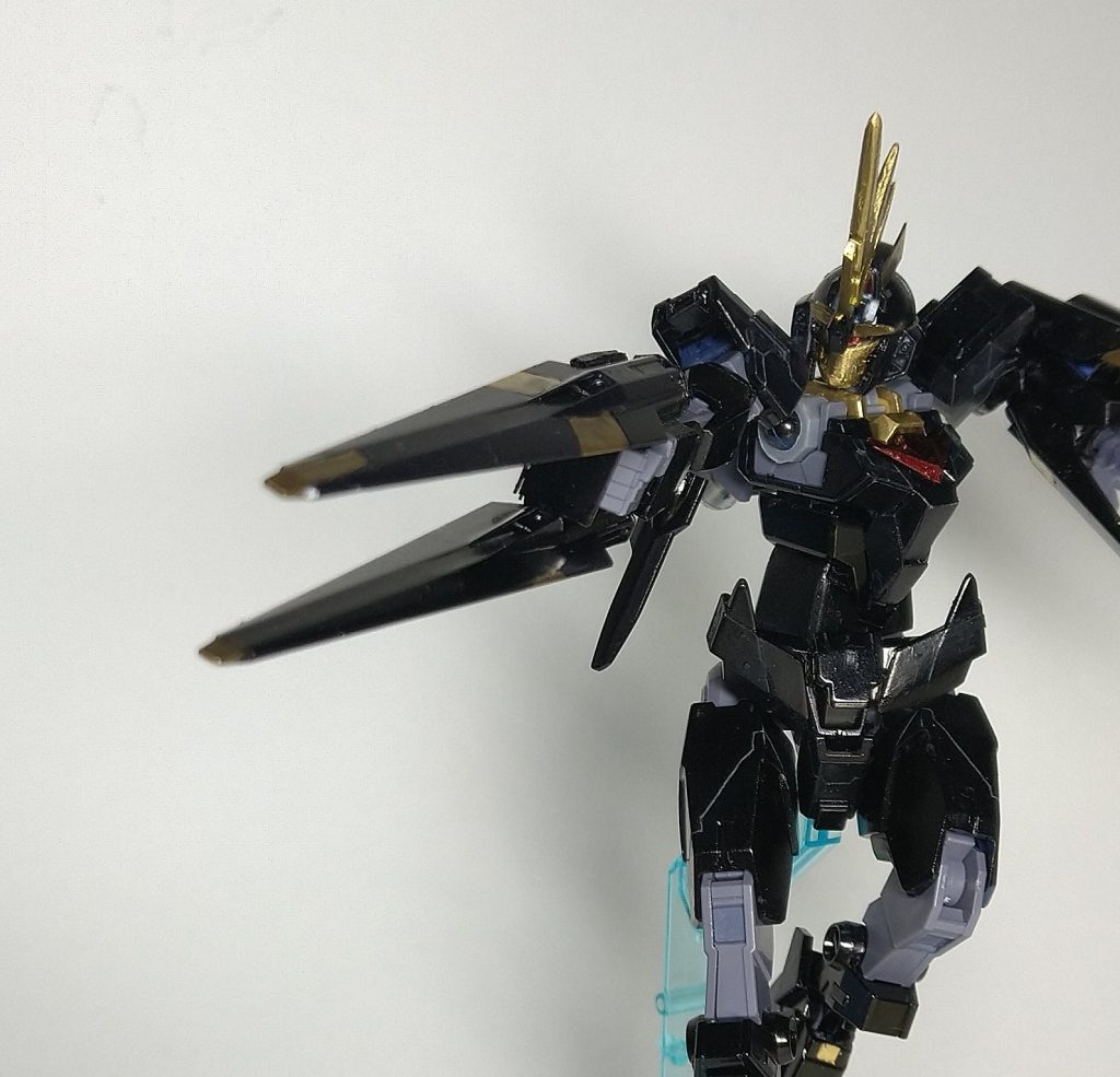 アームドアーマーBSバンシィが装備していたものを本機専用に調整した兵装。湾曲したビームを発射する。非アクティブ状態でしか武装を持てないため、携行兵器との相性は悪い。GNソードⅡとプラ板から製作。