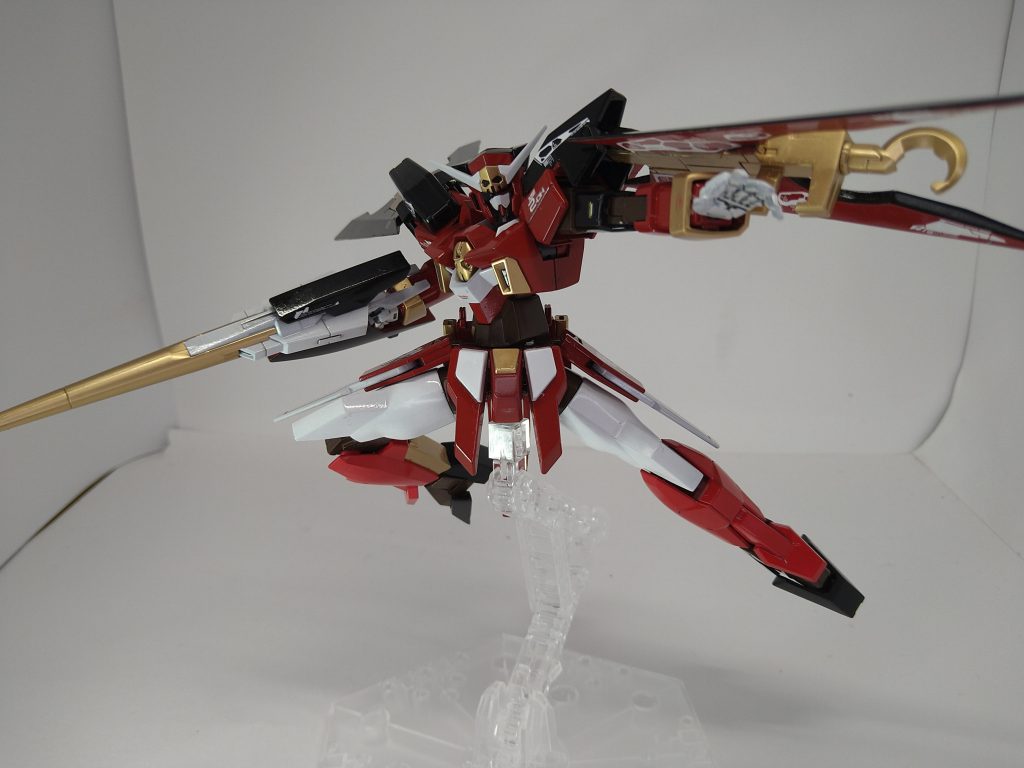 ここからはダークハウンド既存の武器紹介になります。「ドッツランサー」今回は本体を白、ランサー部分を金、持ち手付近を外側は黒、内側を赤に塗装しました。