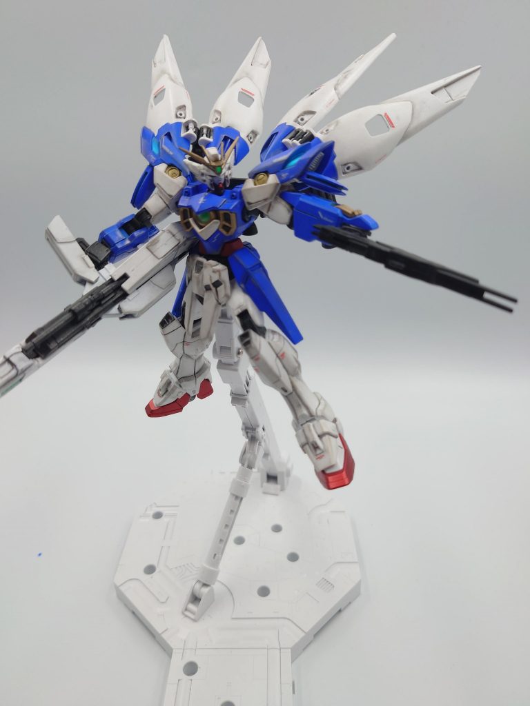 バスターライフルを掻い潜って中距離に来た敵をシールド捨てて迎撃