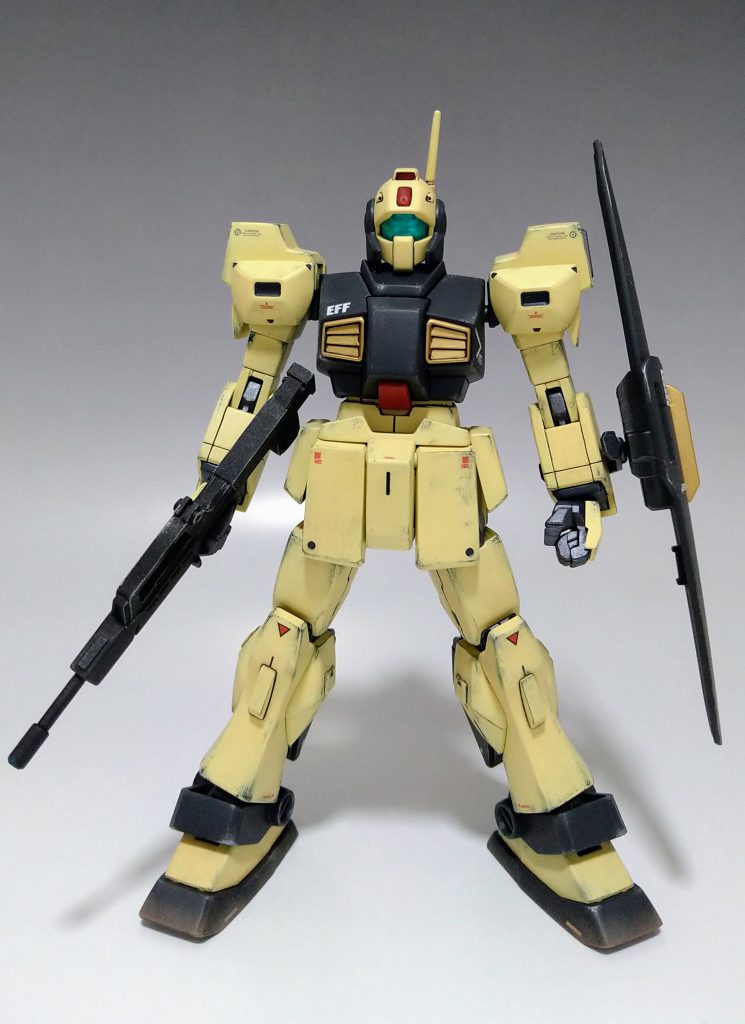 デカールはプレバンで購入できるDX版と余り物を貼り付けました。EFFとか文字を貼るとテンション上がります。あとはMGガンタンク用のデカールも使っています。