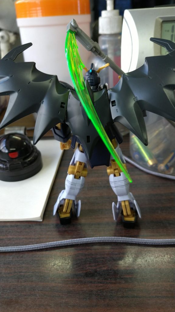 後ろはこんな感じ。バックパックにはBB戦士のガンダムデスサイズEWのものを使用。