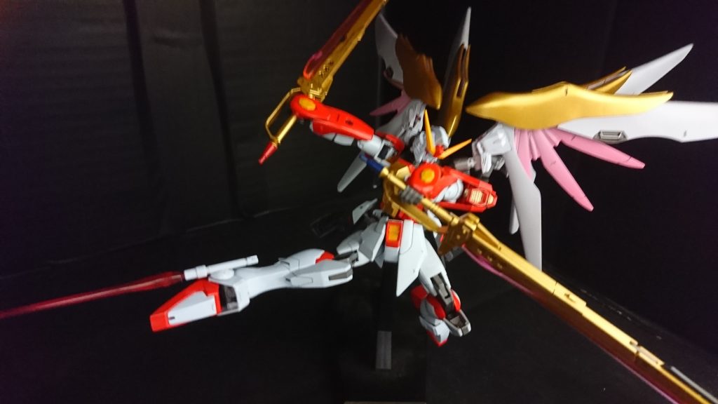 ビームサーベルは、RGストフリから持ってきました。RGストフリは、ひどい有様になったので、解体しました(T_T)いずれ、リベンジを…ピンクの部分に、若干のグラデをかけました。今回、デカール、汚しはゼロです。ないほうがseedらしいナと思いましたので。