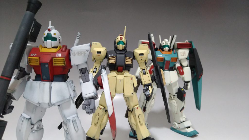 春のジム祭り。ジムⅡ、Ⅲと作ってあります。こうやって世代ごとに機体並べるの、すごくいいです。