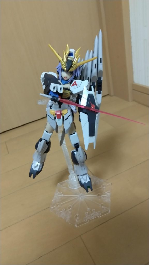 ビームサーベルもフェイクνウェポンズのものを使用。その為普通のビーム刃となっています。